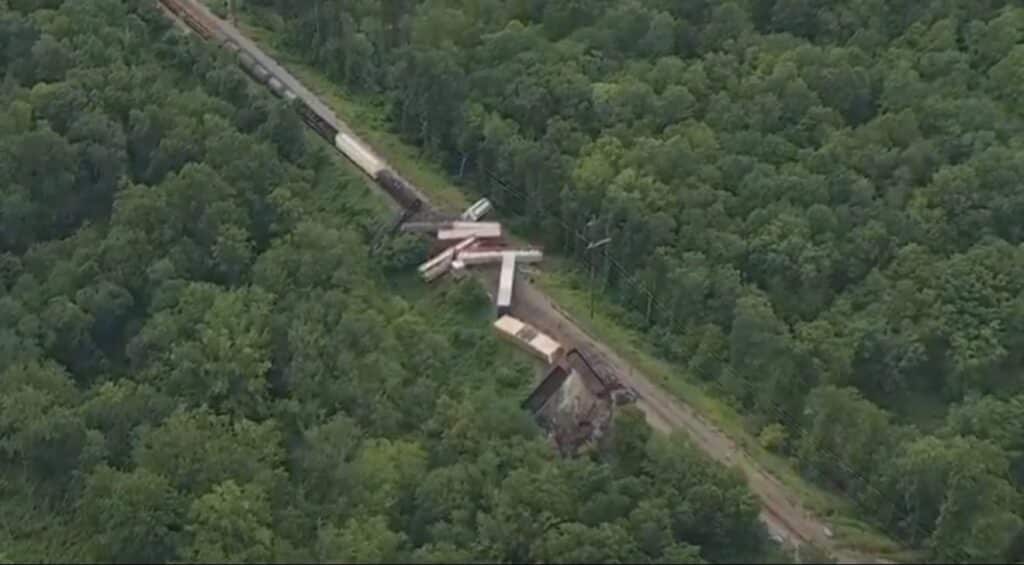 Shelter-in-Place Ordered After Train Derails in Feasterville, Pennsylvania x.com
