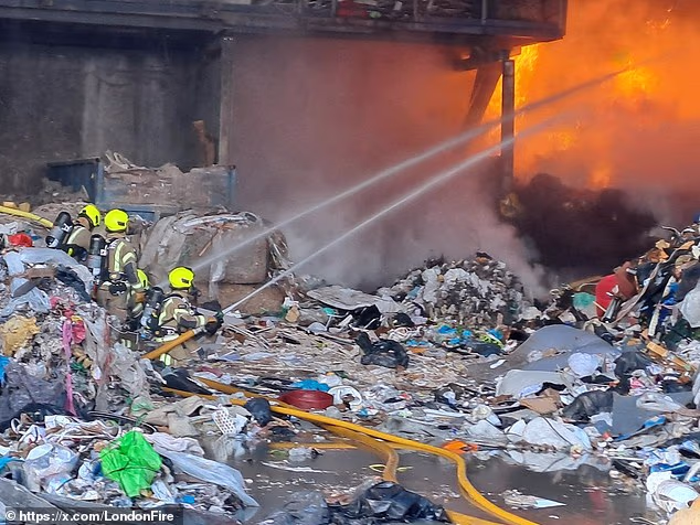 London fire: 100 firefighters battle huge blaze, smoke fills sky