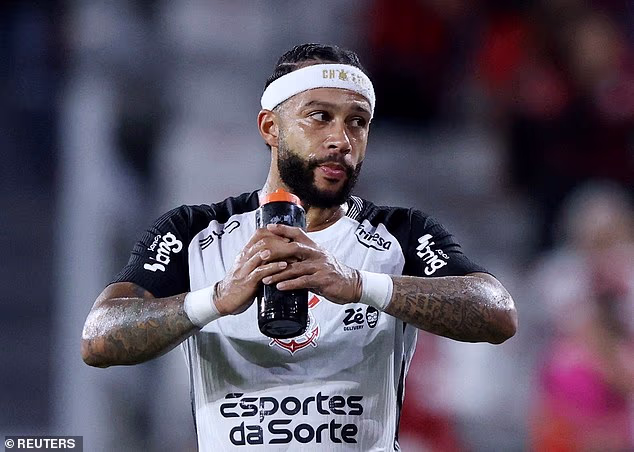 Previous Man Joined star accuses Corinthians of 'unacceptable' behaviour after they determine in opposition to replacing his agreement