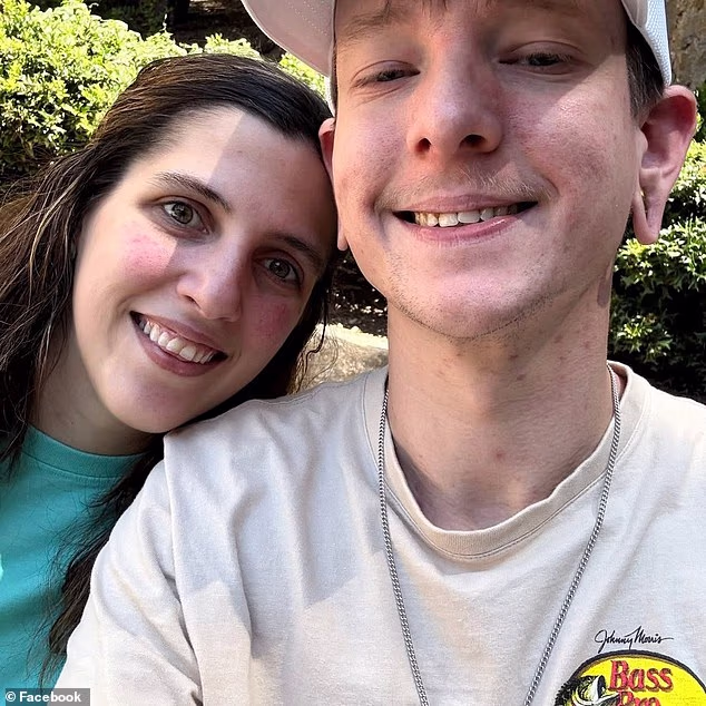 Shellshocked-looking mom waddles into judiciary alongside boyfriend after nightmarish movies have been identifyed on youngster's pill workstation