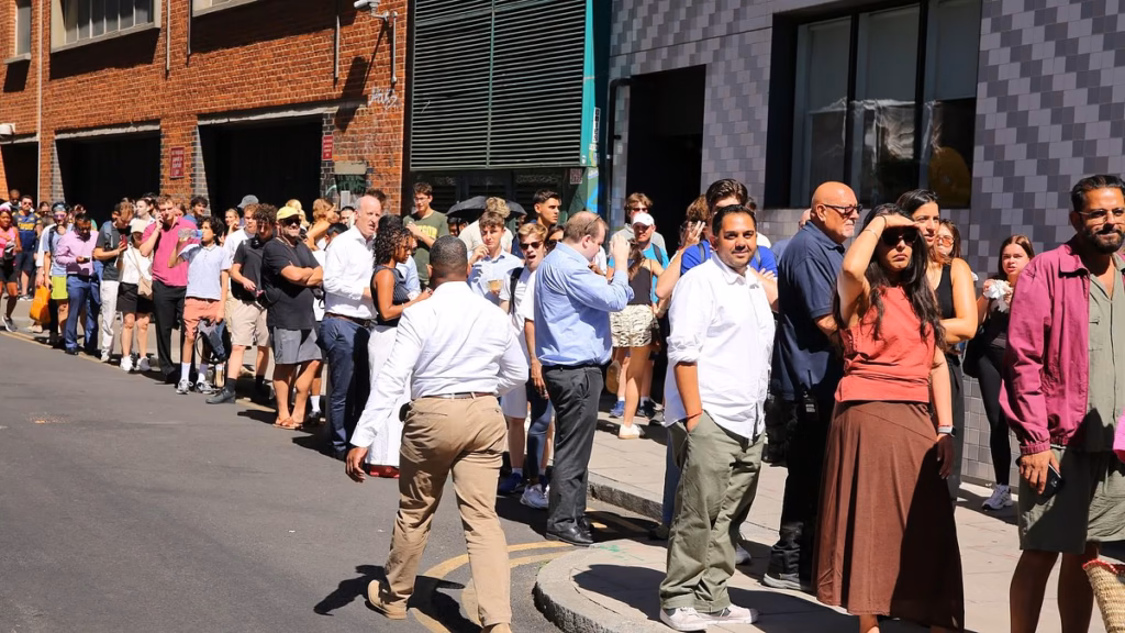 Photo voltaic eclipse exist modifications: Large queues generate in last-minute scramble for glasses as UK braces for pandemonium and spate of accidents