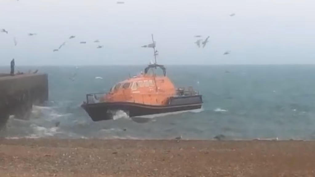 Household who drowned off Sussex seaside had been a Palestinian refugee, his spouse and daughter – as video demonstrating second lifeboat battled heavy seas in determined investigation for victims