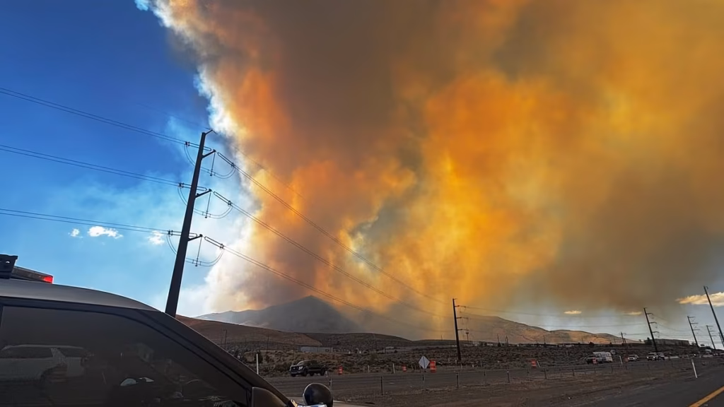 Government of emergency announced as huge Hawk Hearth erupts throughout 10,000 acres in Nevada with thouands evacauting their houses