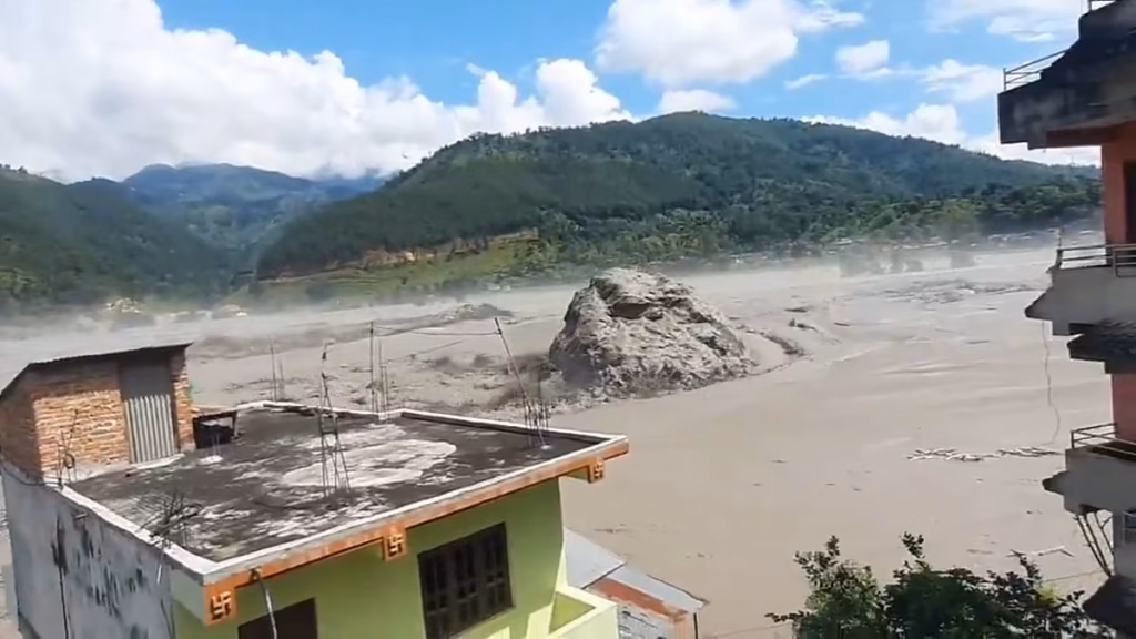 Astonishing innovative footage appearing from Nepal – with bus-sized 'boulder' drived by floodwaters to last-second avoiding from tsunami