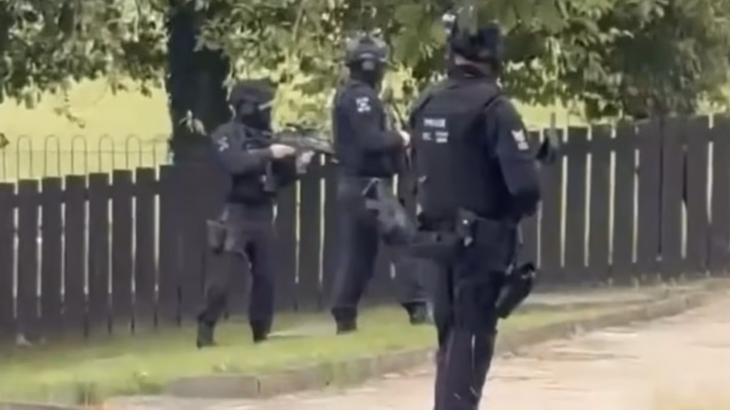 Lots of of police from throughout England are writed in to return ranking in Middlesbrough as city teeters on the point of gang battle