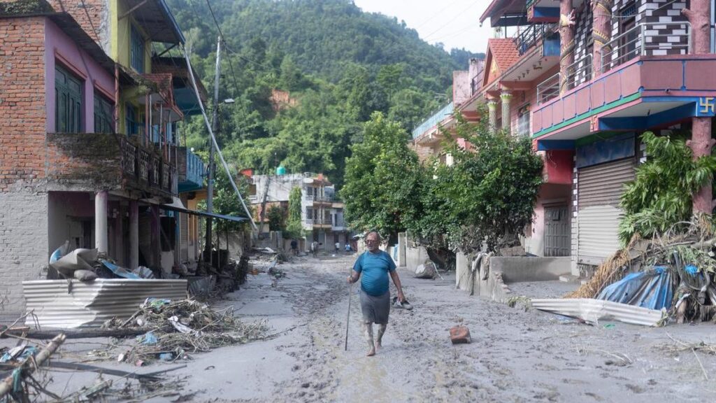 Nepal floods: 42 Australians missing as death toll nears 800