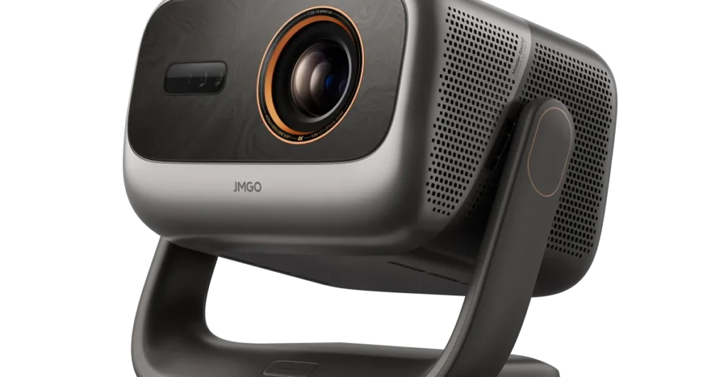 Bright all-in-one JMGO projector suits gamers and sports fans