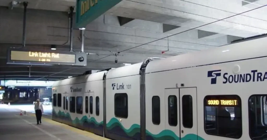 Seattle and Bellevue face light rail delays in September