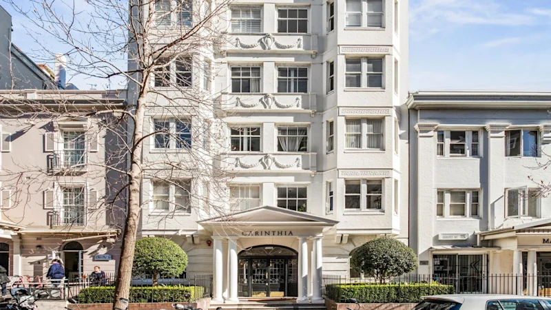 First-time buyer saves $40,000 on Potts Point art deco flat