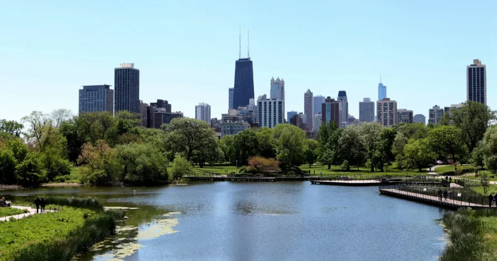 Chicago enjoys a mild Labor Day before temperatures climb