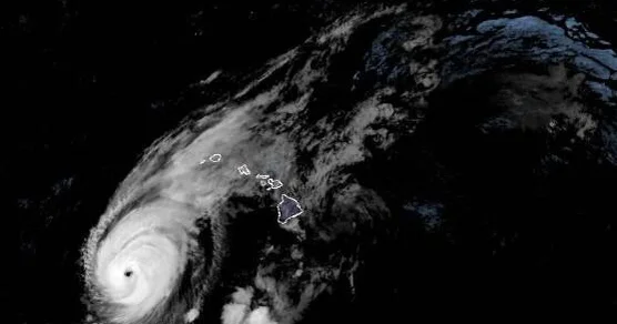 Hurricane alert declared for western Hawaii as Lowell nears