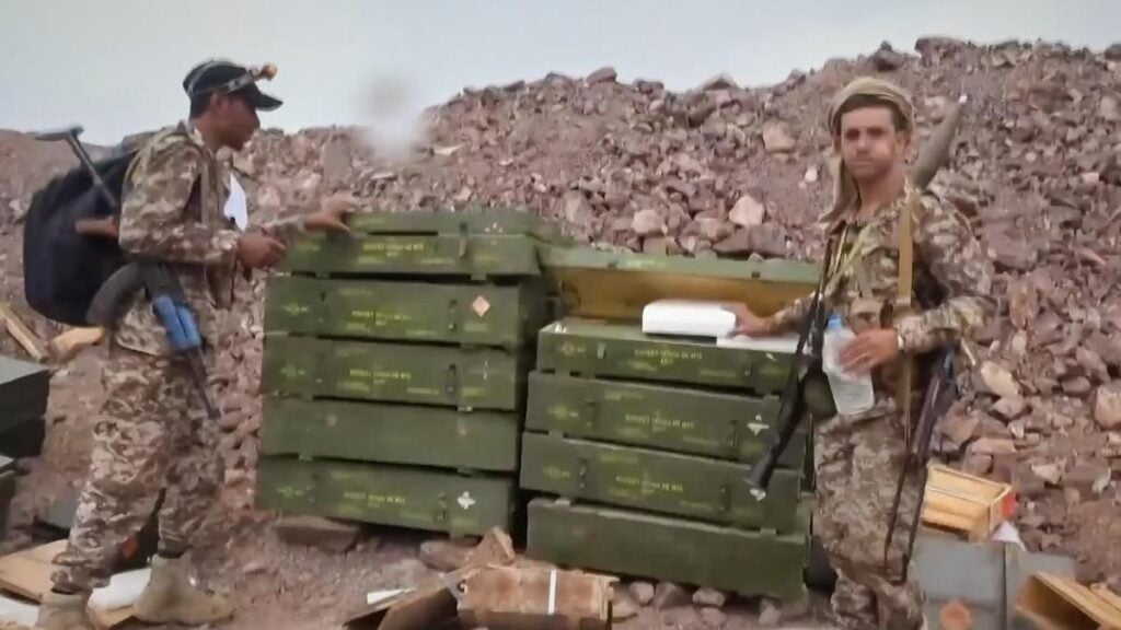 Route to strategic Yemeni city restored amid Houthi advance