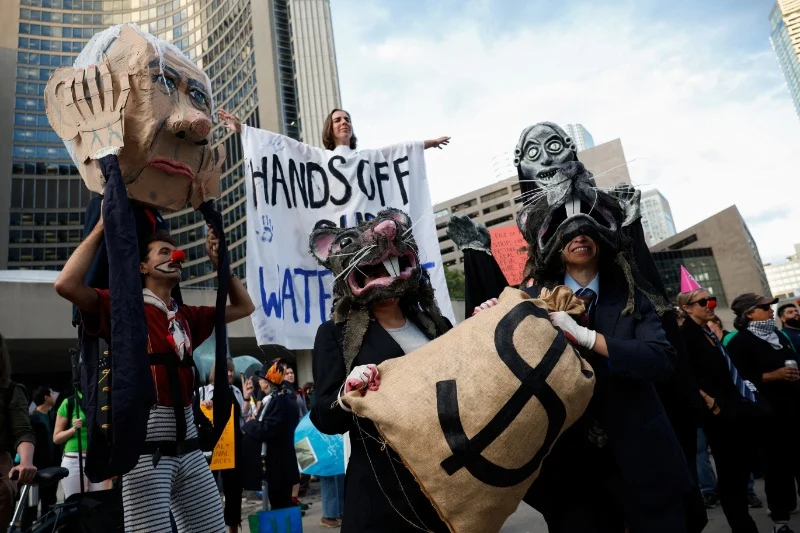 Hundreds protest Carney’s investment summit in Toronto