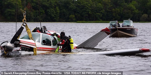 Lawmaker recalls terror after plane crashes into Wisconsin lake