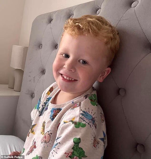 Lake cordoned off as father appeals for missing Noah Woods, 3