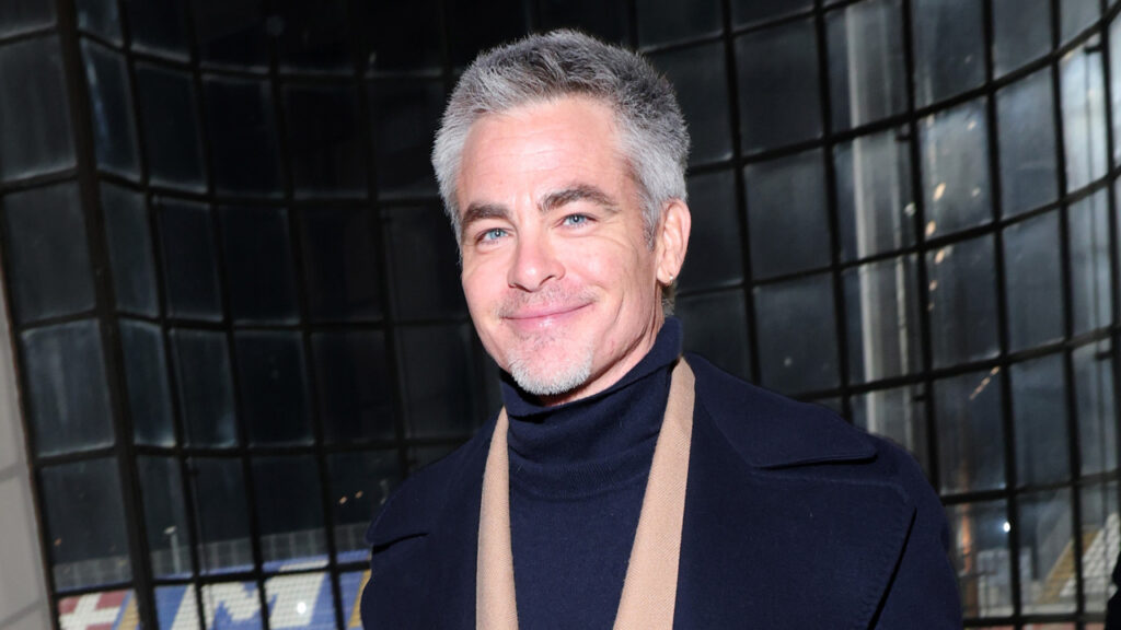 Chris Pine and girlfriend Keana Sky Wenger enjoy NYC stroll