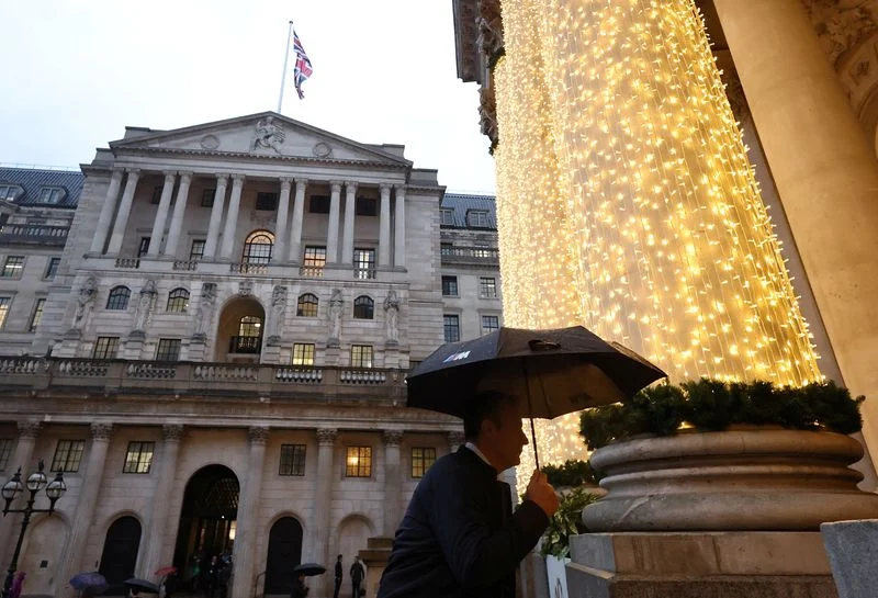 Barclays backs November BoE rise, warns conflict may mean more