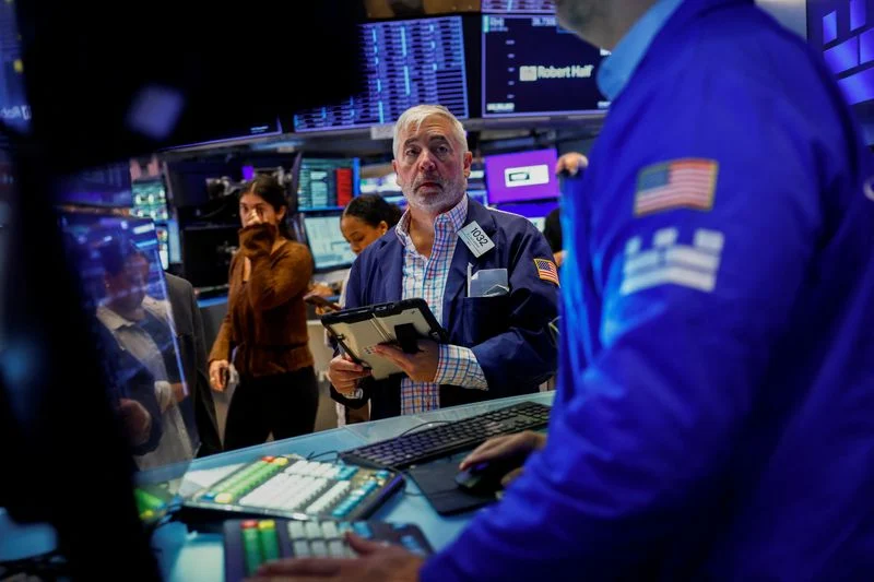 Wall Street poised for muted start as oil falls and yields rise