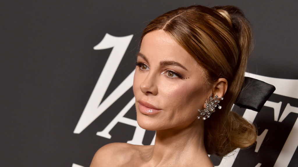 Kate Beckinsale raises concern with cryptic online message