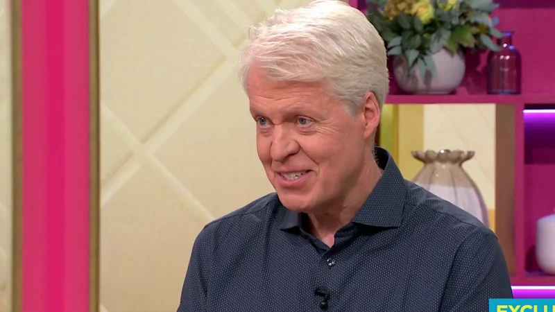 Earl Spencer accuses palace of distorting response to his book