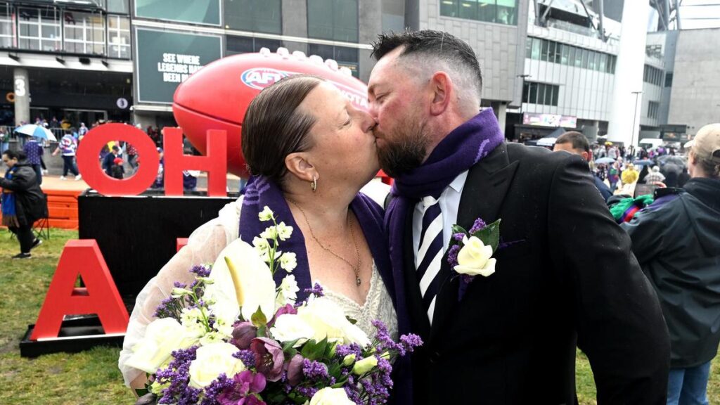 Fremantle fans Danni Bloomfield and Matt Abbott wed outside MCG
