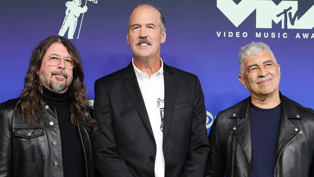 Nirvana trio reunites at 2026 VMAs to accept Video Vanguard award