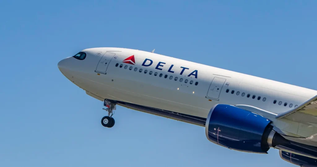 US-bound Delta jet makes emergency landing over cabin smoke