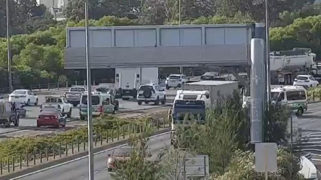 Tonkin crash near Perth Airport compounds traffic delays