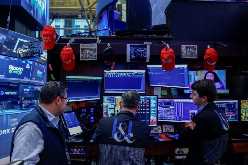 Shares edge down as bond yields stay close to decades-high levels