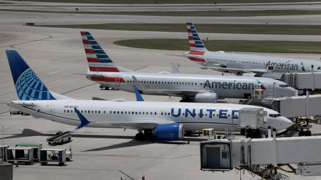 United ramps up push to lure Delta and American passengers