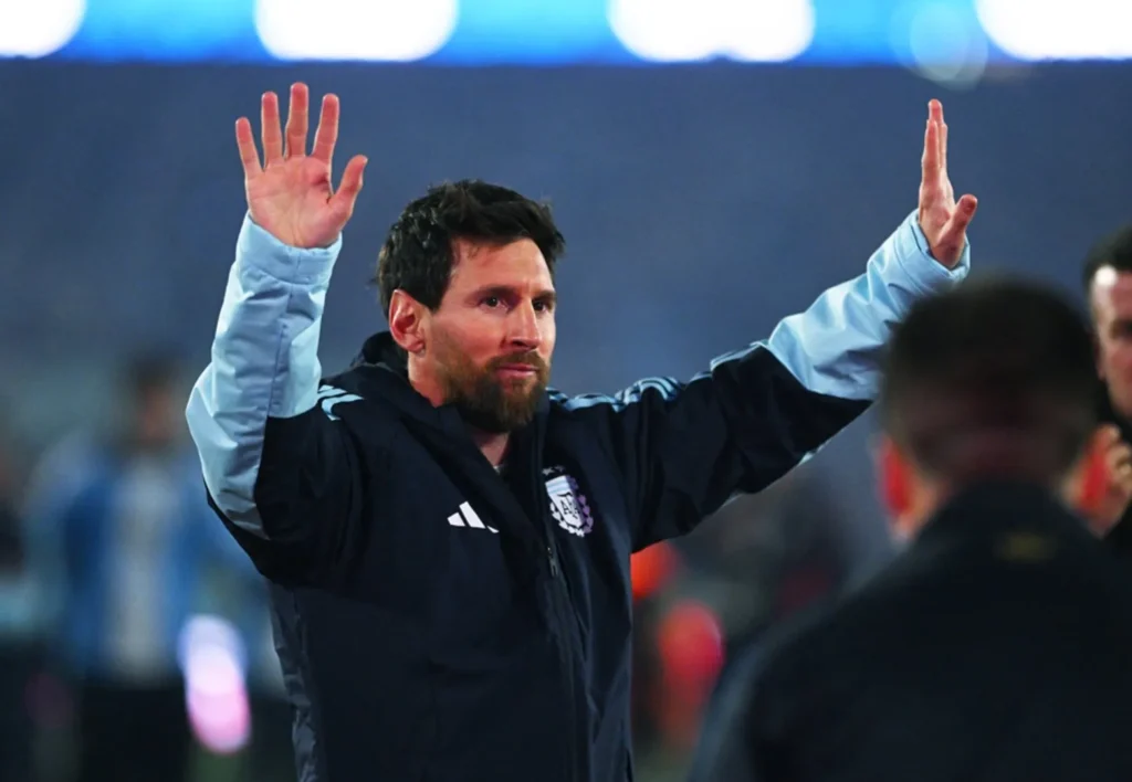 Messi’s last Argentina appearance brings Buenos Aires to its feet