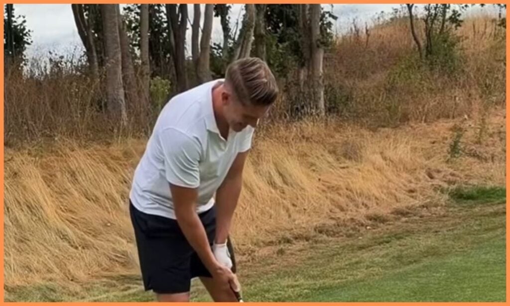 Ben White cracks up as Viktor Gyökeres fluffs golf shot