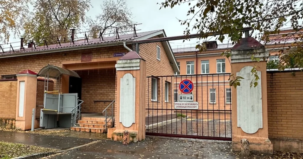 Russian worker dies at lab suspected of past bioweapons work