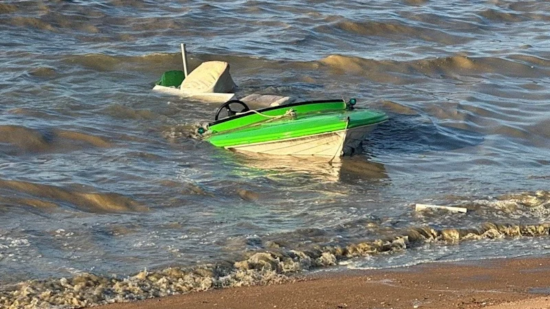Unmanned ski boat found on Queensland beach raises questions