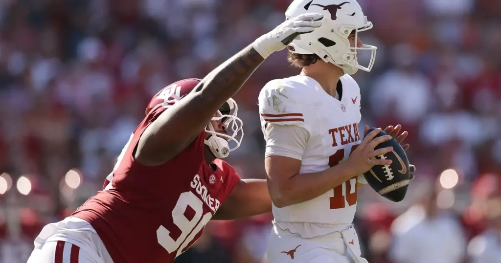Oklahoma edge Texas 27-24 with final field goal in Red River