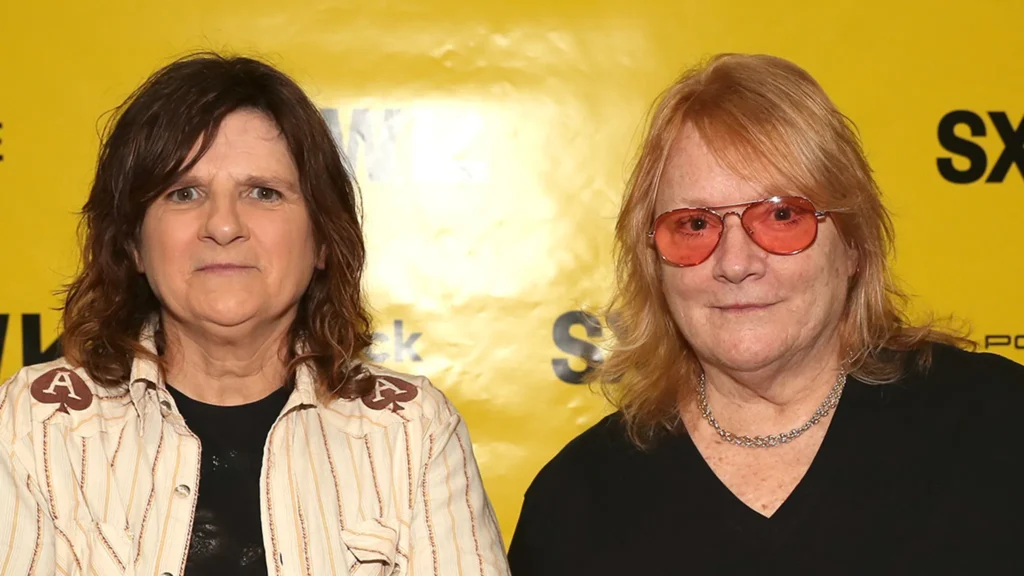 Indigo Girls pay tribute to bus driver killed in crash