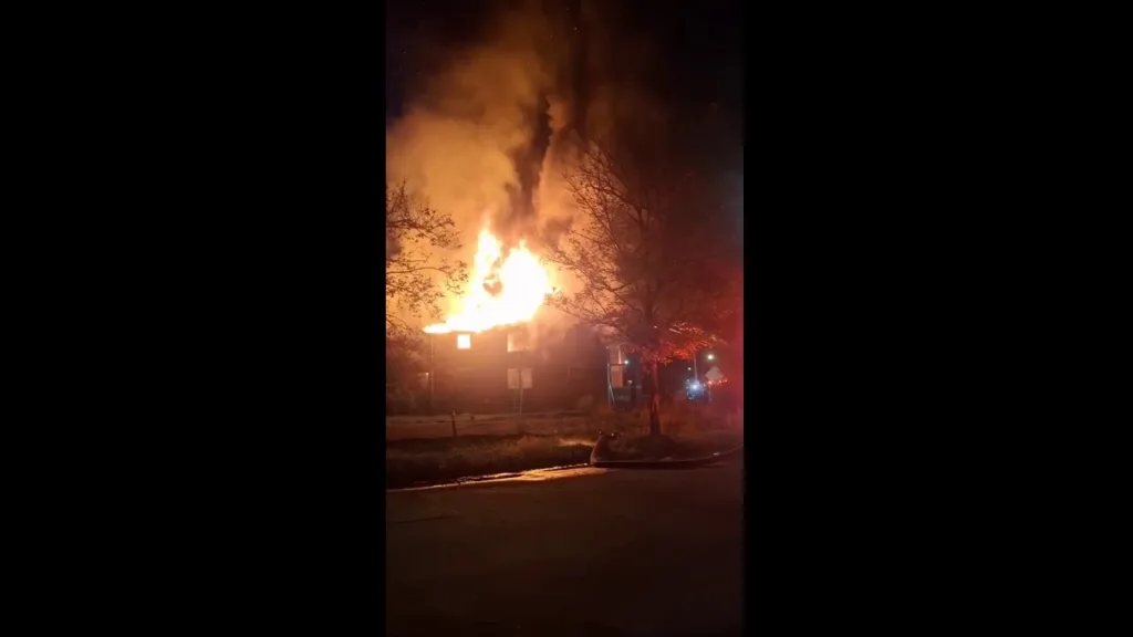 Detroit firefighters tackle early morning blaze on Monday