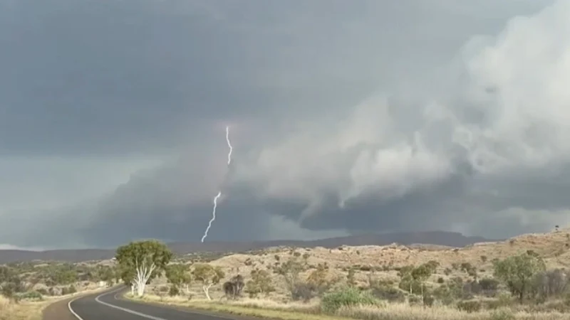 Severe weather strikes Alice Springs