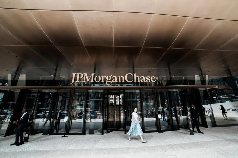 JPMorgan shares fall as investment banking momentum fades