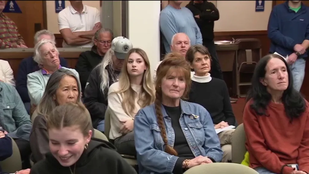 San Anselmo weighs total tobacco ban