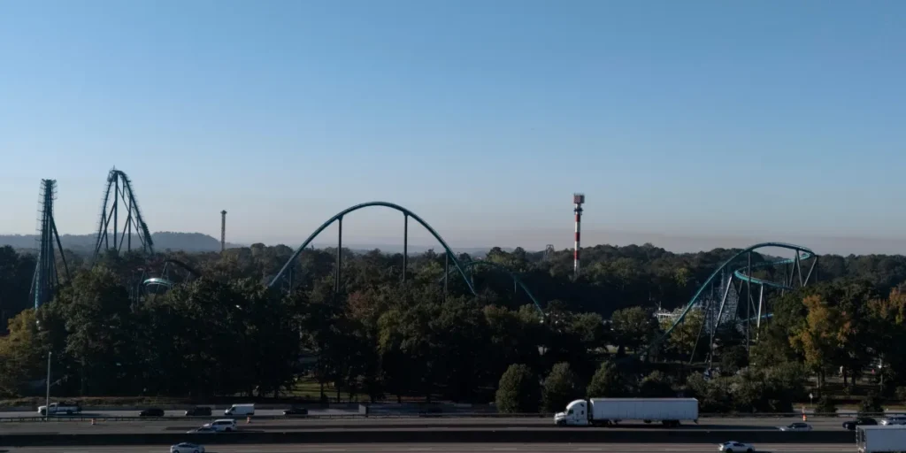 Calls grow for tighter park-ride rules after Six Flags death