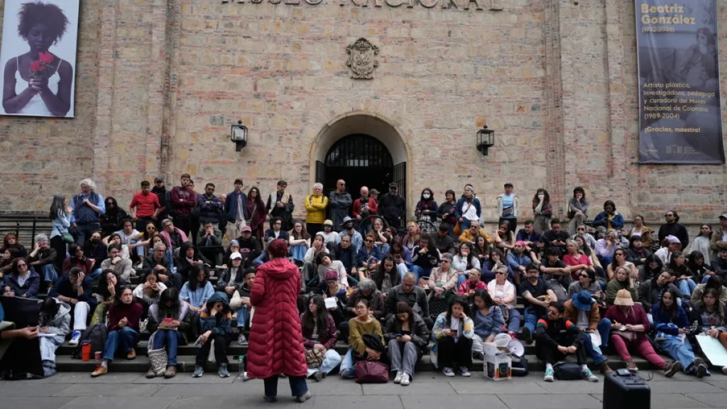 Colombian president removes pro-communist works from National Museum