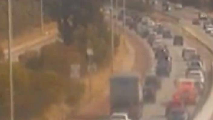 Roe Highway crash disrupts Beckenham evening commute
