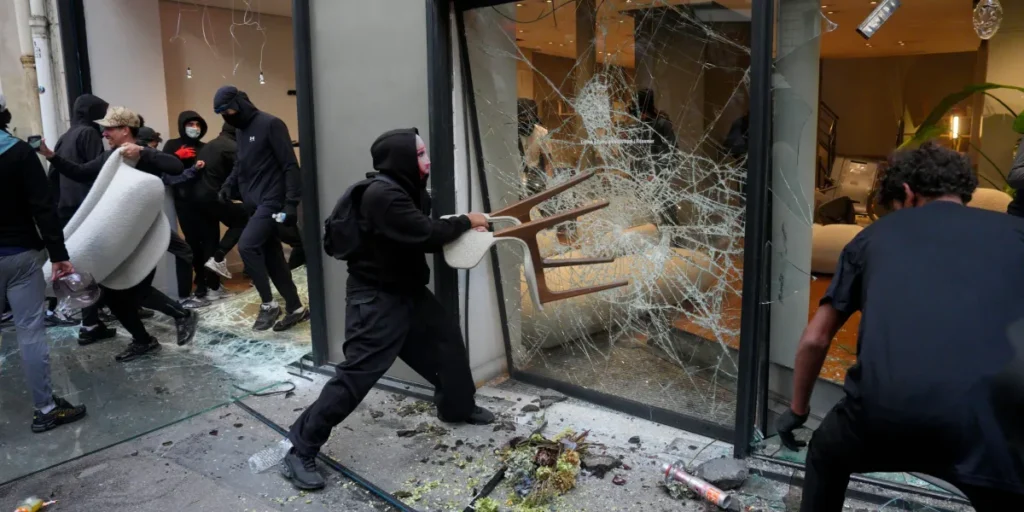 Goods looted from 3,000 French businesses listed on Vinted within hours