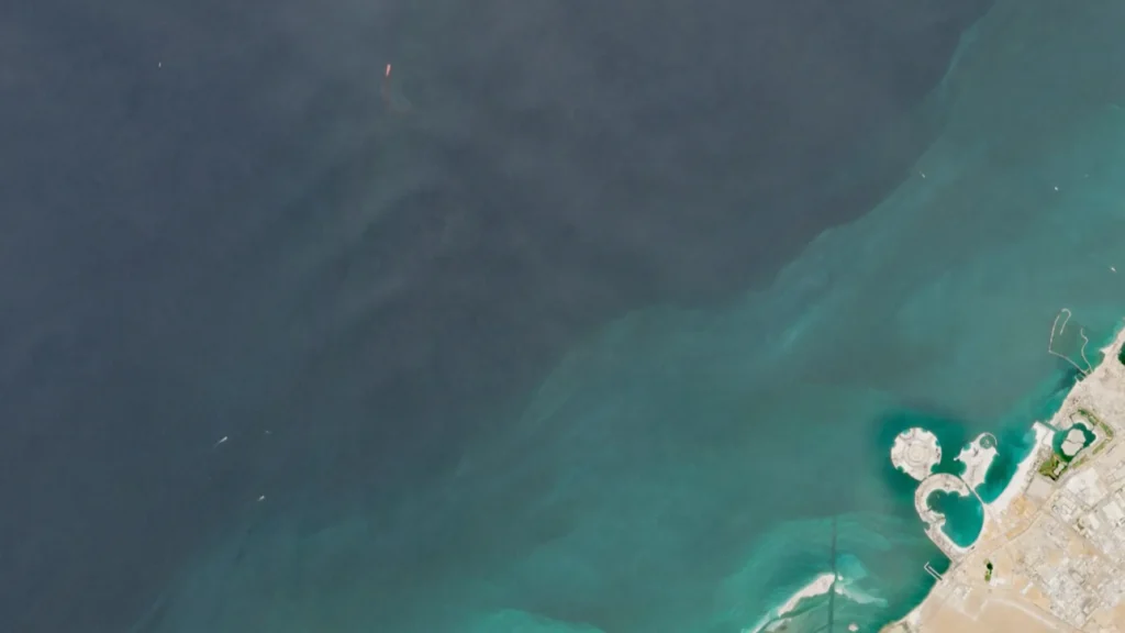 Huge oil slick remains weeks after tanker collision off UAE