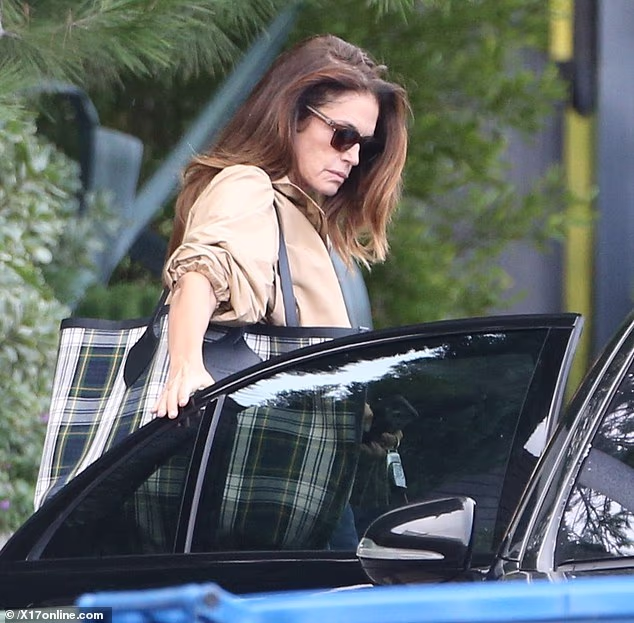 Cindy Crawford visits Kaia after addressing son Presley’s death