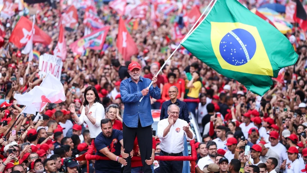 Lula Secures Second Term by Defeating Flávio Bolsonaro