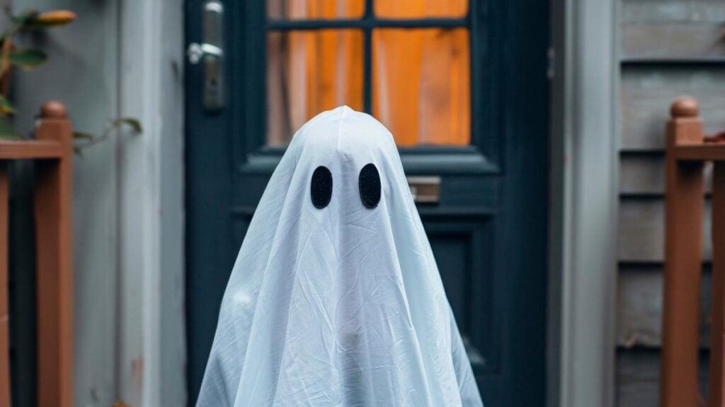 Paranormal investigator left terrified by chilling ghost encounter
