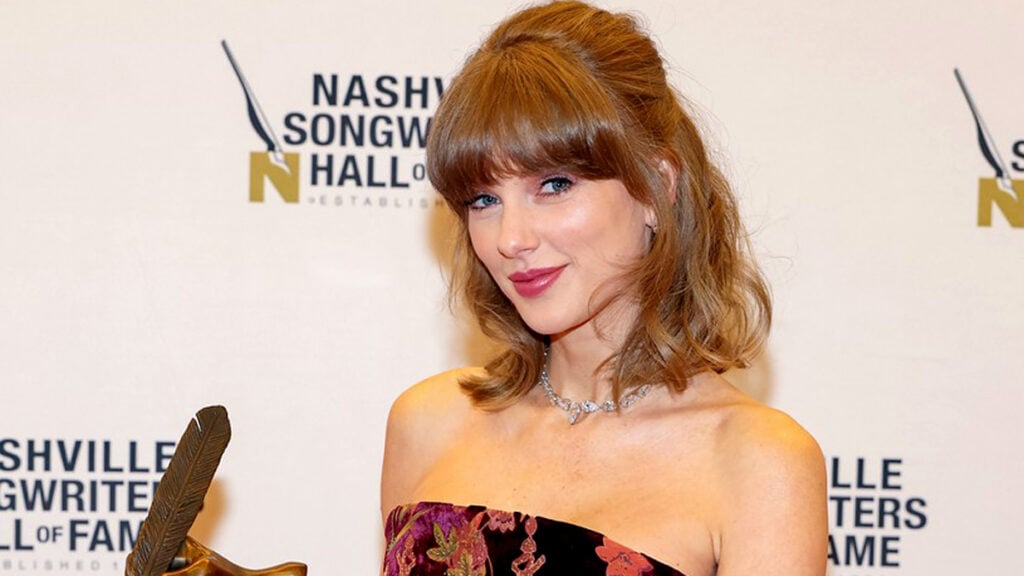 Swift reveals Paisley’s thousands of crickets tour bus prank