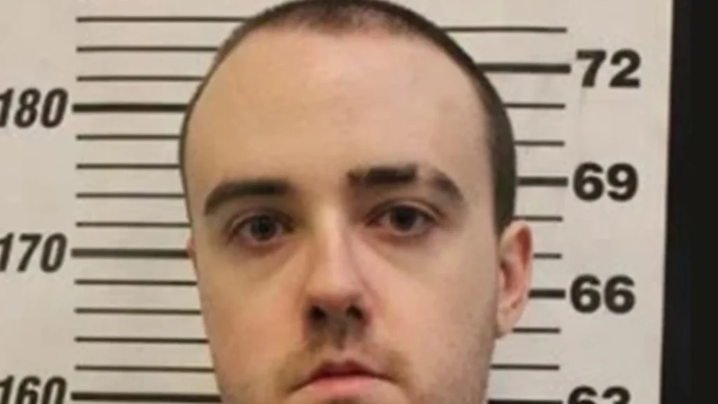 Woman who grew up with escaped inmate Morley says he is dangerous